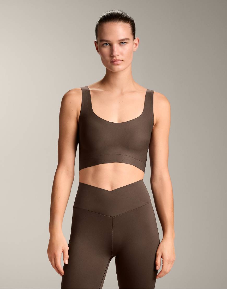 OYSHO - Perfect-Adapt - Sport-BH in Braun mit mittlerer Stützfunktion und Körbchen-Brown von Oysho