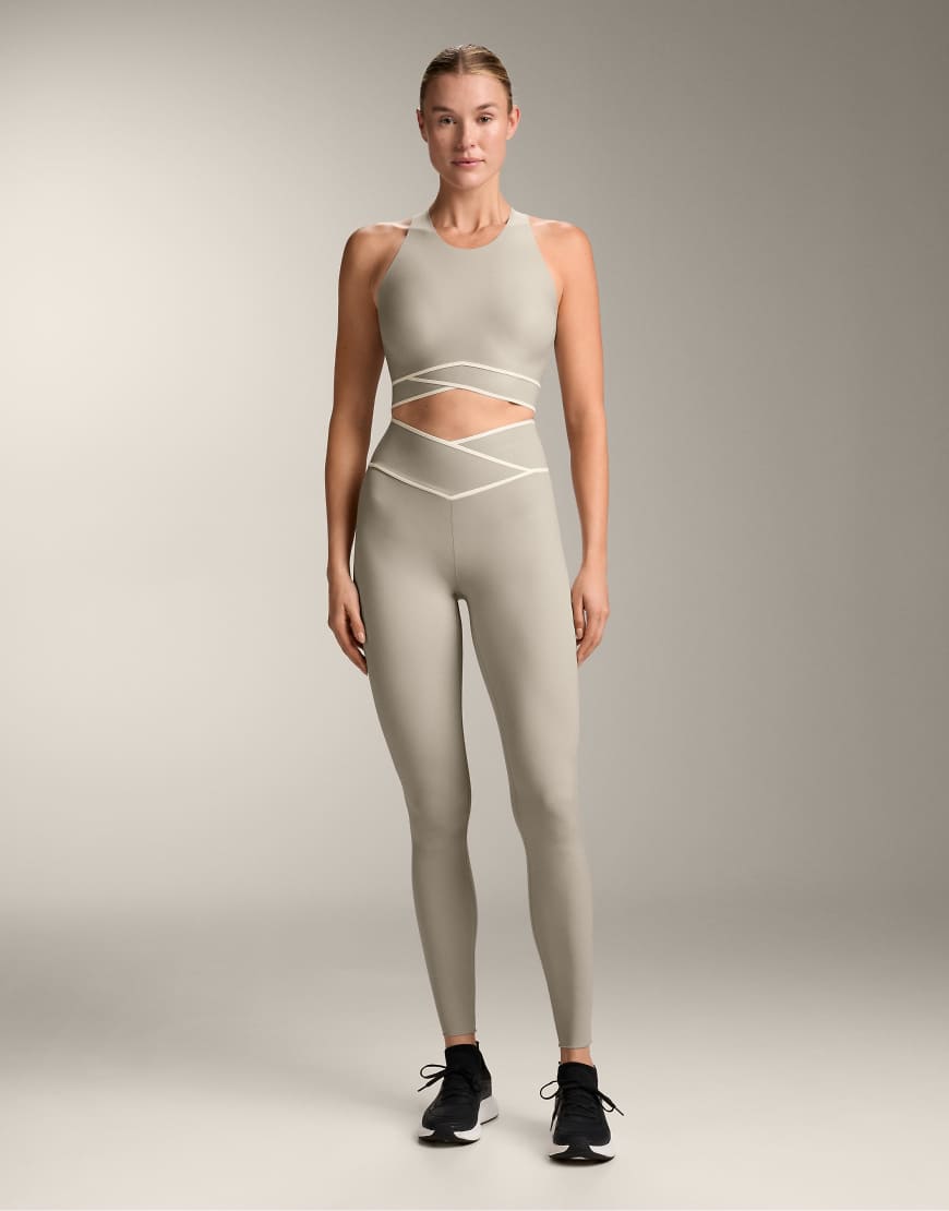 OYSHO - Perfect-Adapt - Tanktop in Nerzbeige mit überkreuztem Unterbrustband-Brown von OYSHO