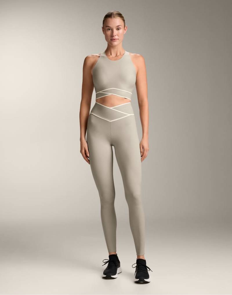 OYSHO - Perfect-Adapt - Tanktop in Nerzbeige mit überkreuztem Unterbrustband-Brown von OYSHO