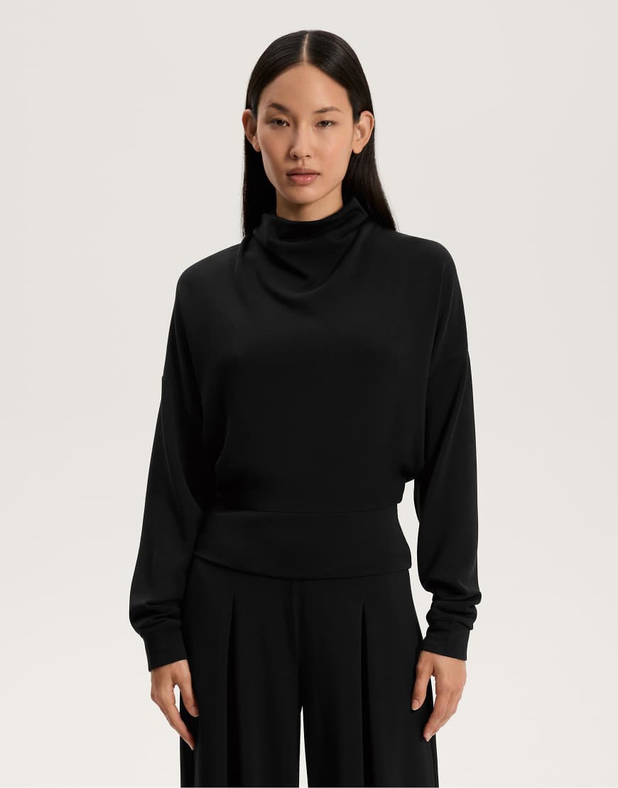 OYSHO - Rollkragen-Sweatshirt in Schwarz aus weichem Modal von Oysho