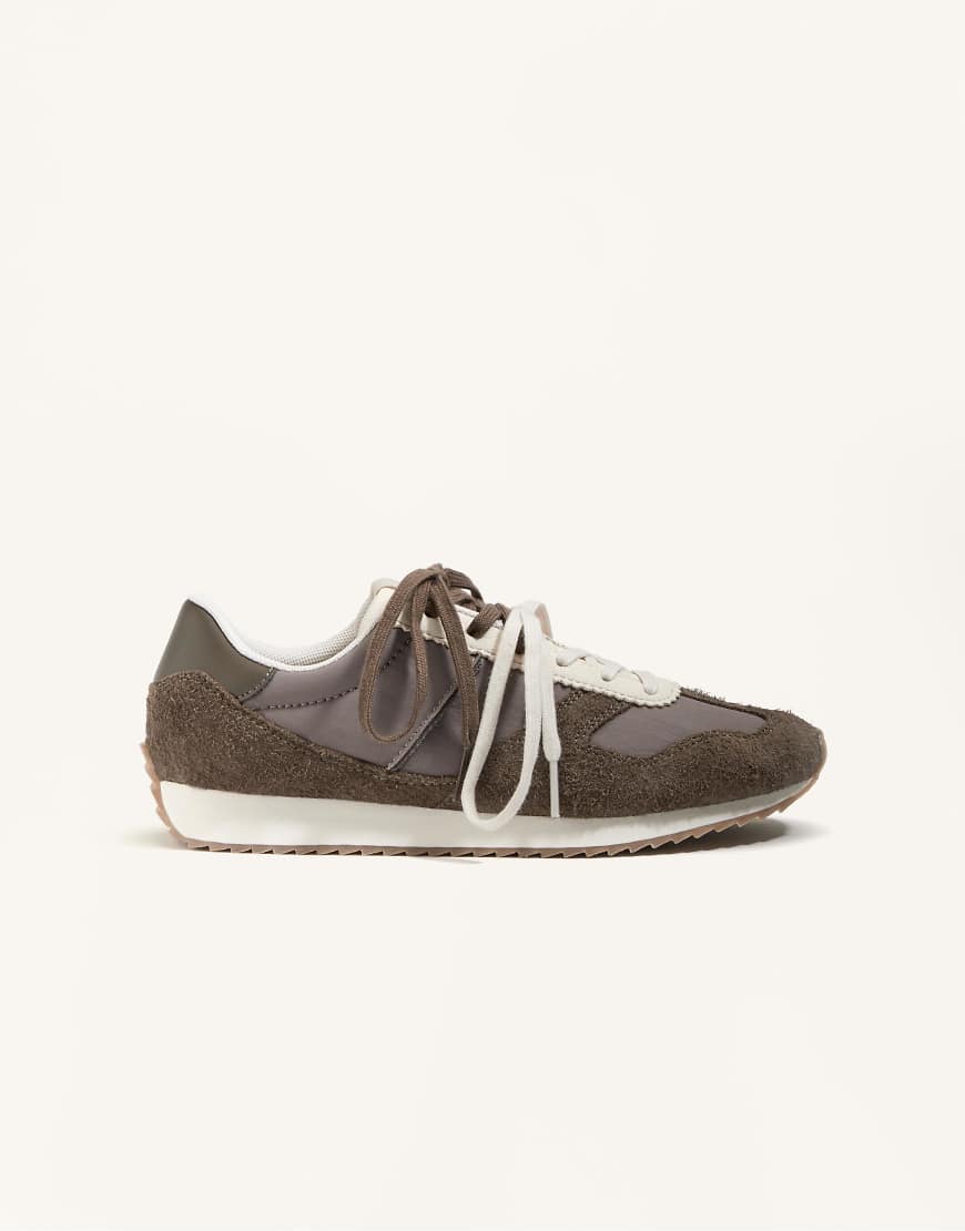 OYSHO - Sneaker im Lauf-Stil in Braun mit Einsätzen aus Spaltleder-Brown von Oysho