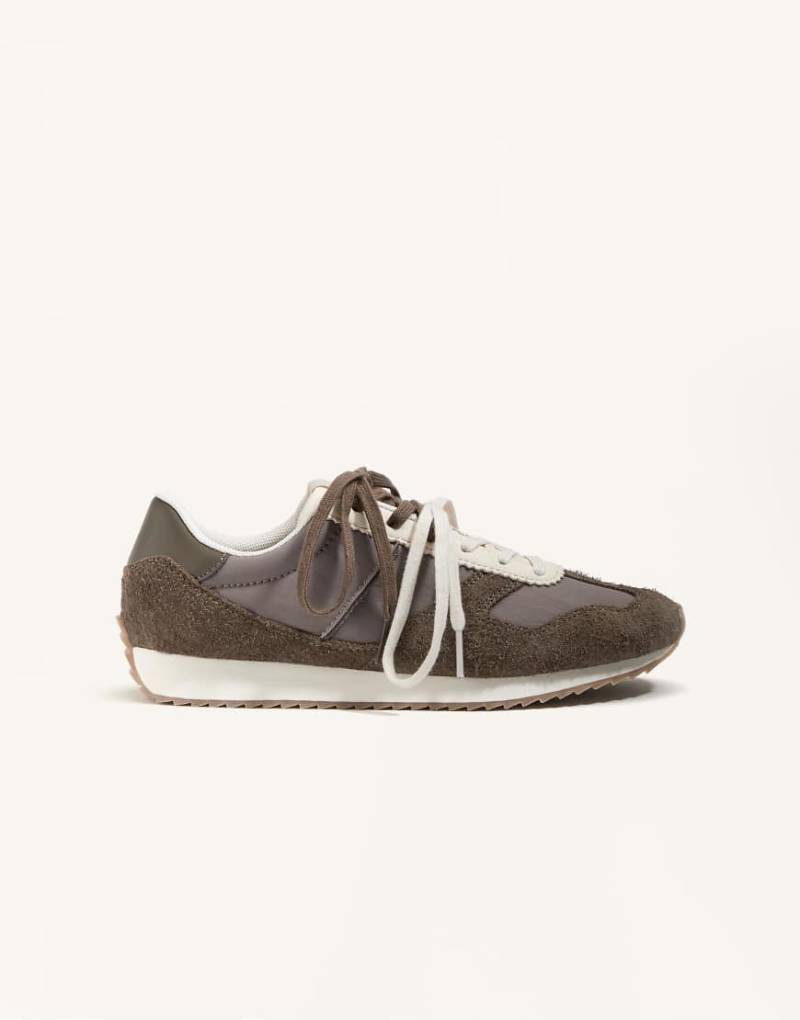 OYSHO - Sneaker im Lauf-Stil in Braun mit Einsätzen aus Spaltleder-Brown OYSHO - Sneaker im Lauf-Stil in Braun mit Einsätzen aus Spaltleder-Brown von Oysho