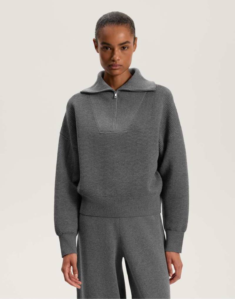 OYSHO - Strukturierter Strickpullover in meliertem Dunkelgrau mit kurzem Reißverschluss von Oysho