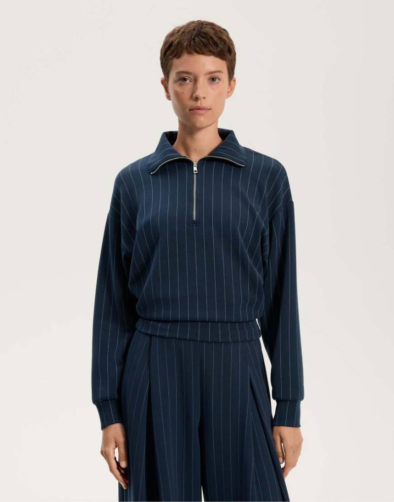 OYSHO - Sweatshirt aus Soft-Touch-Modal in Marineblau mit Streifen und kurzem Reißverschluss von Oysho