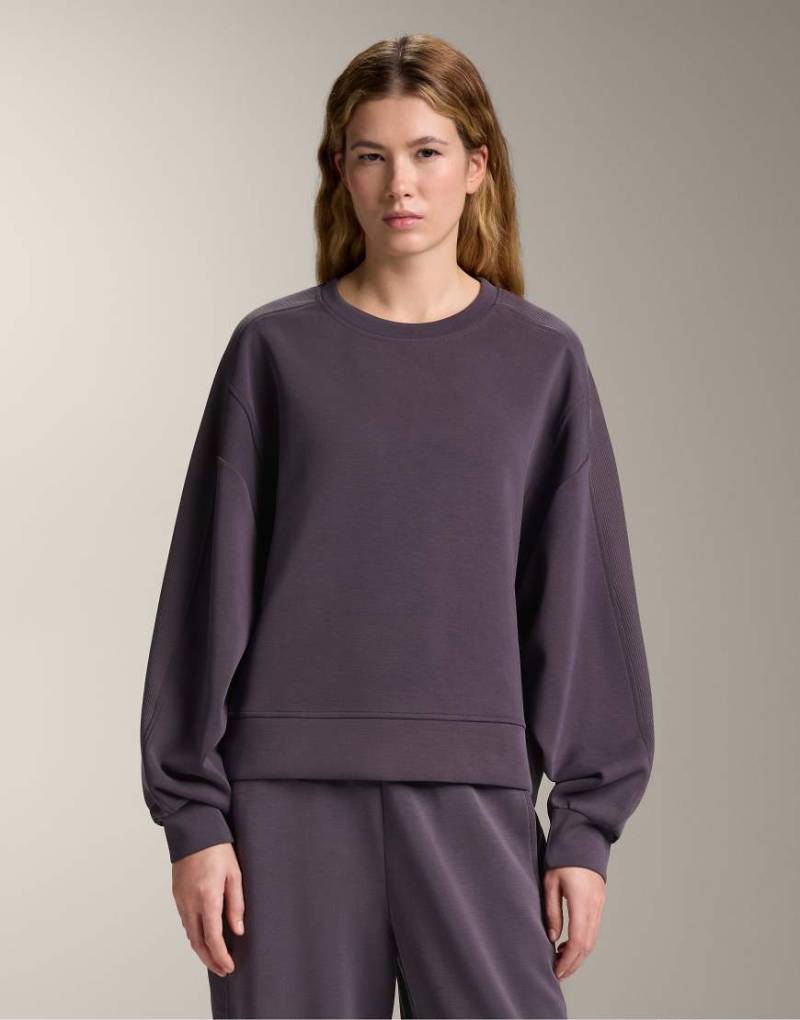 OYSHO - Sweatshirt aus angerautem Modal in dunkler Aubergine mit geripptem Detail-Lila von Oysho