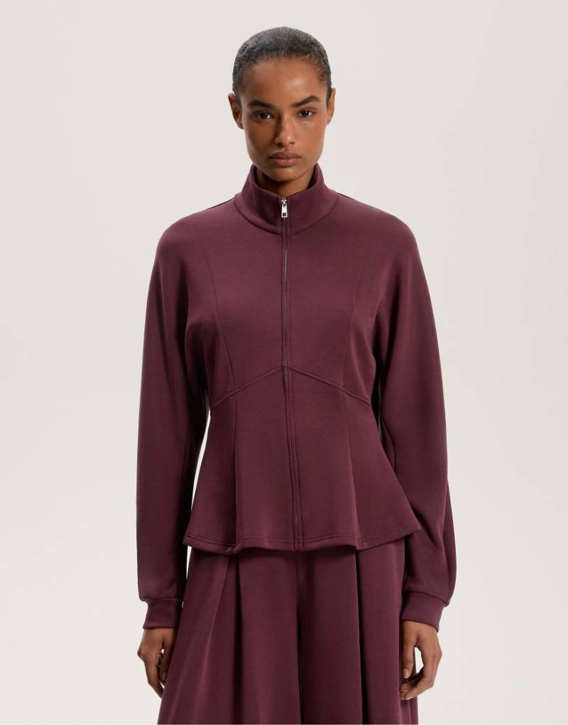 OYSHO - Taillierte Jacke aus weichem Modal in dunklem Kastanienbraun-Rot von Oysho