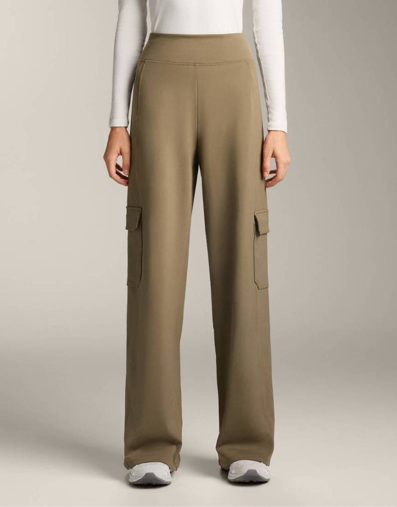 OYSHO - Warme Cargohose in Military-Khaki mit hohem Bund-Grün von Oysho