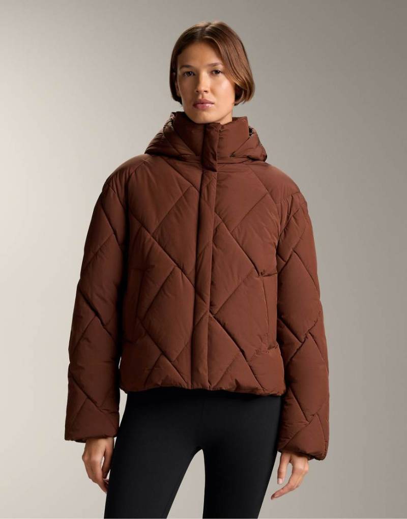 OYSHO - Wasserabweisende, wattierte Jacke aus Primaloft in Braun-Rosa von Oysho