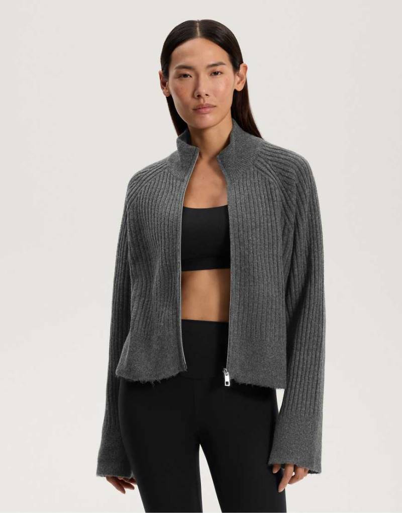 OYSHO - Weiche Strickjacke in Grau mit Rippenmuster von Oysho