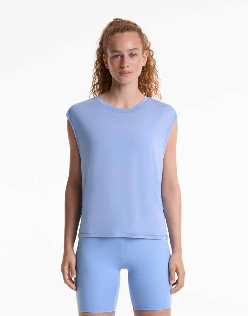 Oysho - Ärmelloses T-Shirt aus Modalmix in blassem Lavendelblau von Oysho