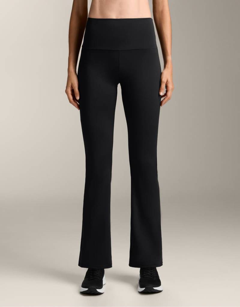 Oysho - Comfortlux - Schlaghose in Schwarz mit superhohem Bund, 80 cm Schrittlänge Oysho - Comfortlux - Schlaghose in Schwarz mit superhohem Bund, 80 cm Schrittlänge von Oysho