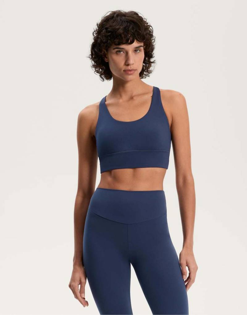 Oysho - Comfortlux - Sport-BH in Marineblau mit Körbchen und mittlerer Stützfunktion von Oysho