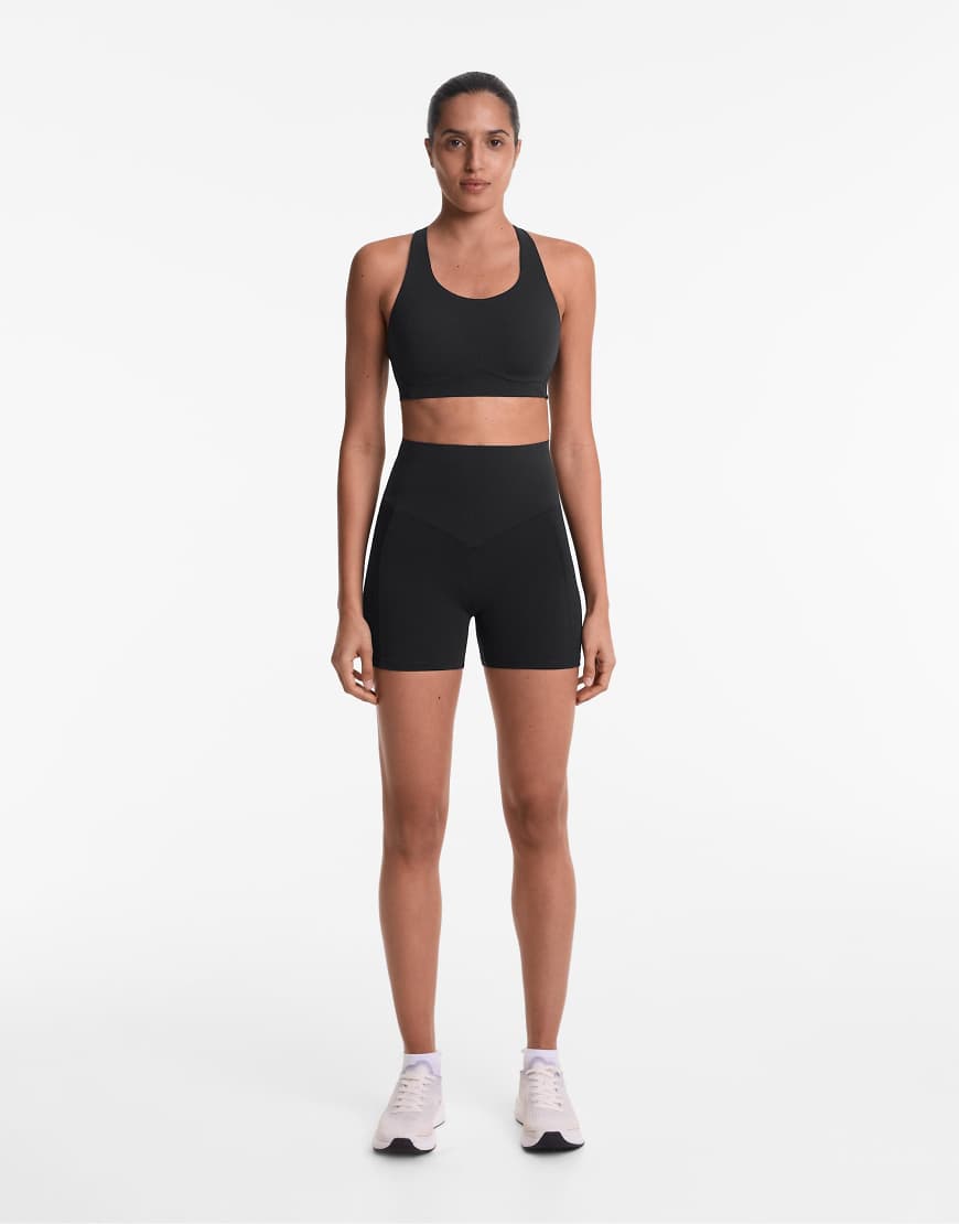 Oysho - Compressive - Hotpants in Schwarz mit hohem Bund, 10 cm Oysho - Compressive - Hotpants in Schwarz mit hohem Bund, 10 cm von Oysho