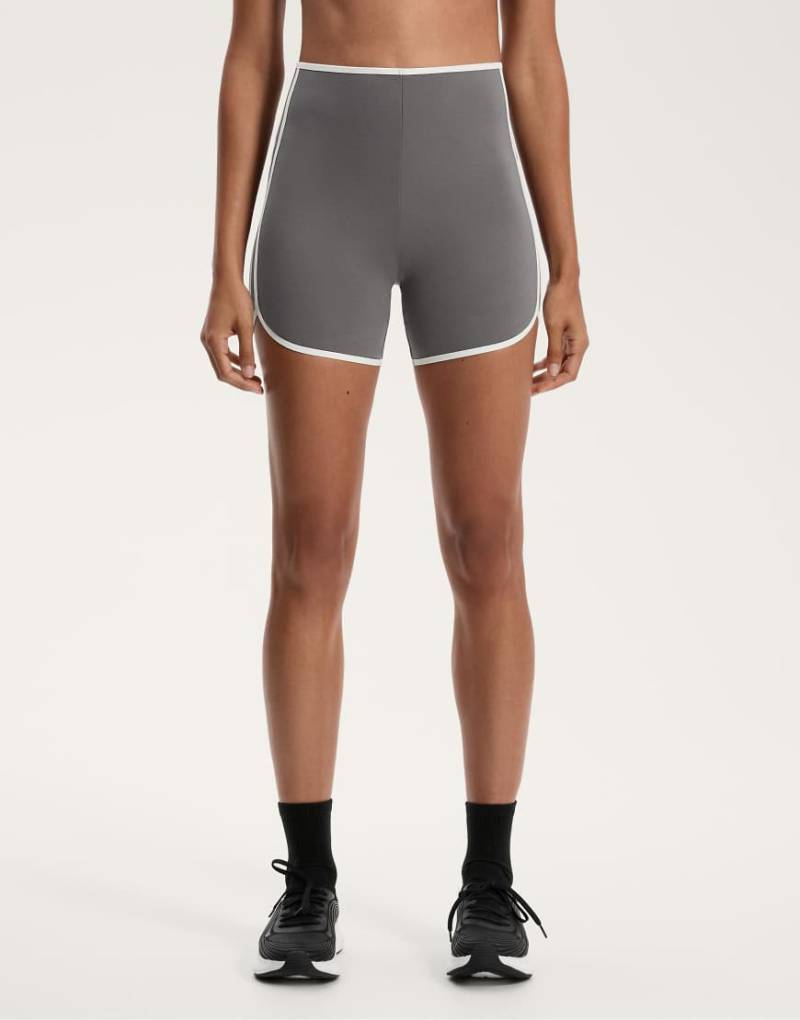 Oysho - Compressive - Retro-Hotpants in Smaragdgrün mit hohem Bund, 10 cm-Schwarz von Oysho