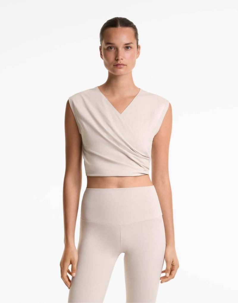 Oysho - Cropped-T-Shirt aus Baumwollmix in Hellrosa mit überkreuztem Detail von Oysho