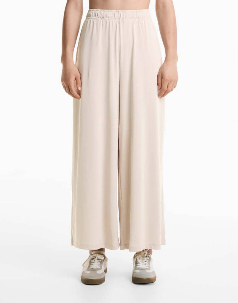 Oysho - Fließende Cropped-Hose mit weichem Modal in Hellbeige und weitem Bein-Braun von Oysho