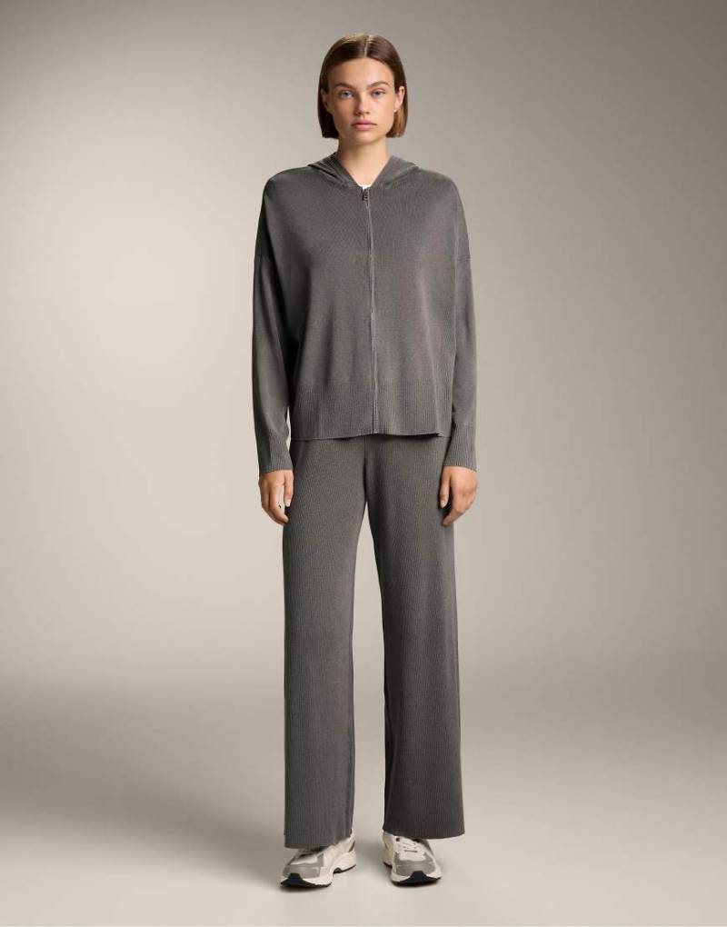 Oysho - Gerade geschnittene Hose aus gewaschenem Strick in verwaschenem Anthrazit-Grau von Oysho