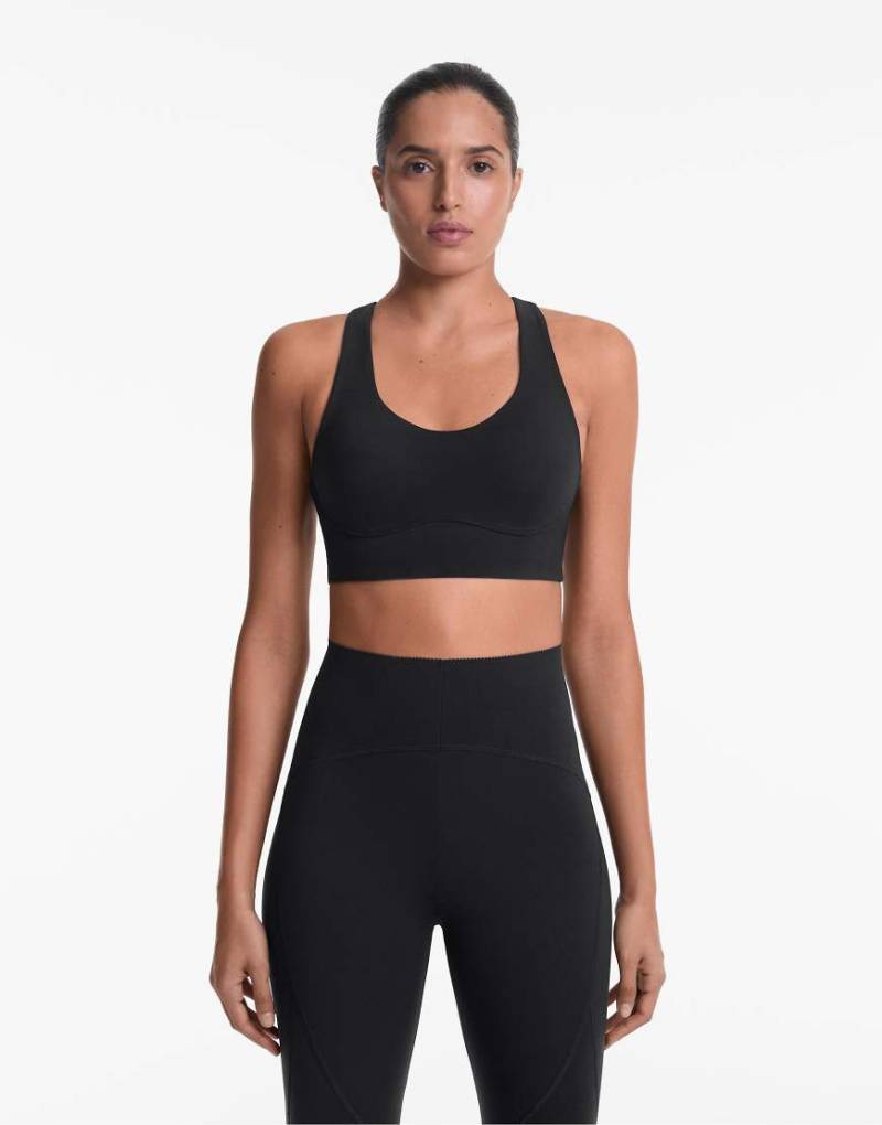 Oysho - Kompressions-BH in Schwarz mit integrierten Körbchen und mittlerer Stützfunktion von Oysho