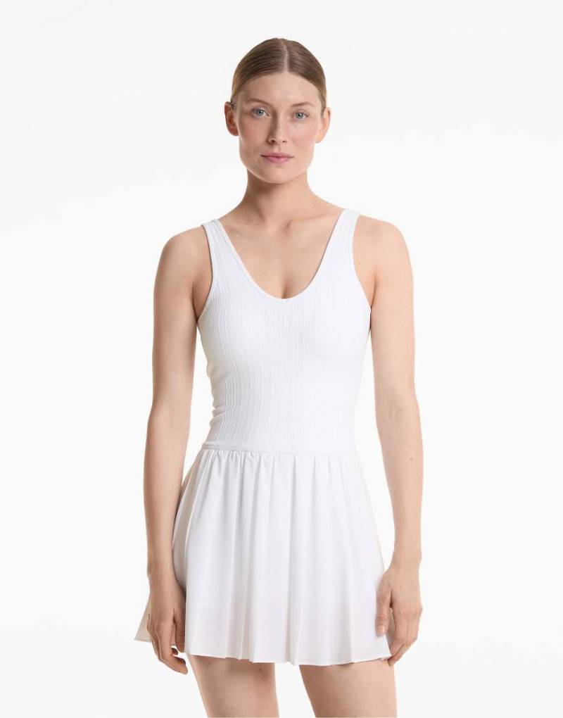 Oysho - Kurzes Kleid in Wollweiß mit Faltenrock von Oysho