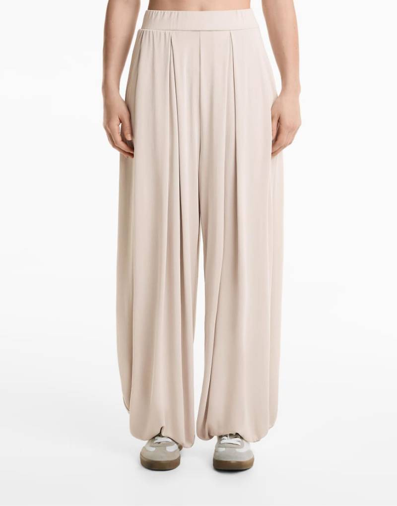 Oysho - Luftige Ballonhose aus Modalmix in blassem Nerzbeige-Braun von Oysho