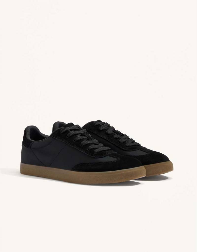 Oysho - Schwarze Sneaker aus Nylon mit Veloursleder-Details von Oysho