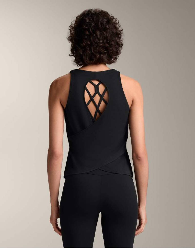 Oysho - T-Shirt aus Comfortlux in Schwarz mit überkreuztem Design am Rücken von Oysho