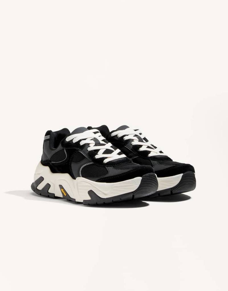 Oysho - Vibram XS Trek - Sneaker in Schwarz von Oysho