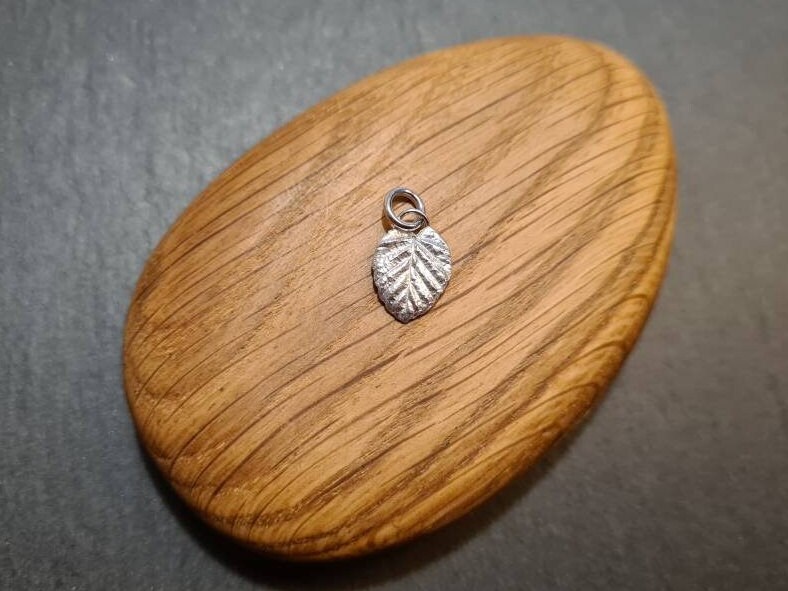 Anhänger Eines Charm-Blattes Für Frau Oder Mann in Silber von OzalieCreations