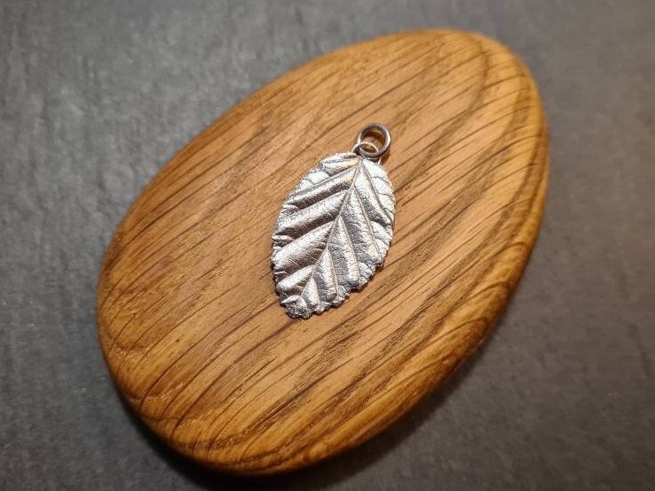 Anhänger Eines Charm-Blattes Für Frau Oder Mann in Silber von OzalieCreations