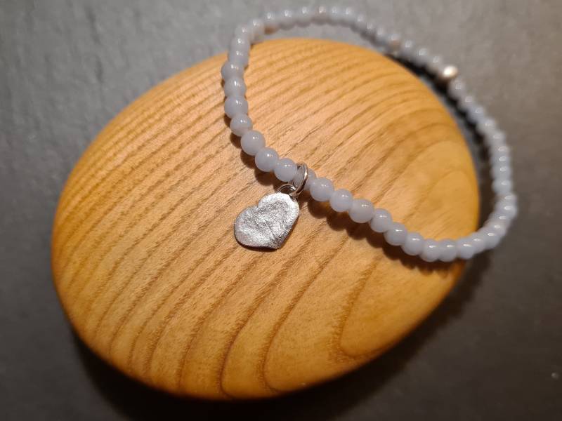 Armband Aus Engelsperlen Und Silbernem Holz Oxalisblatt von OzalieCreations