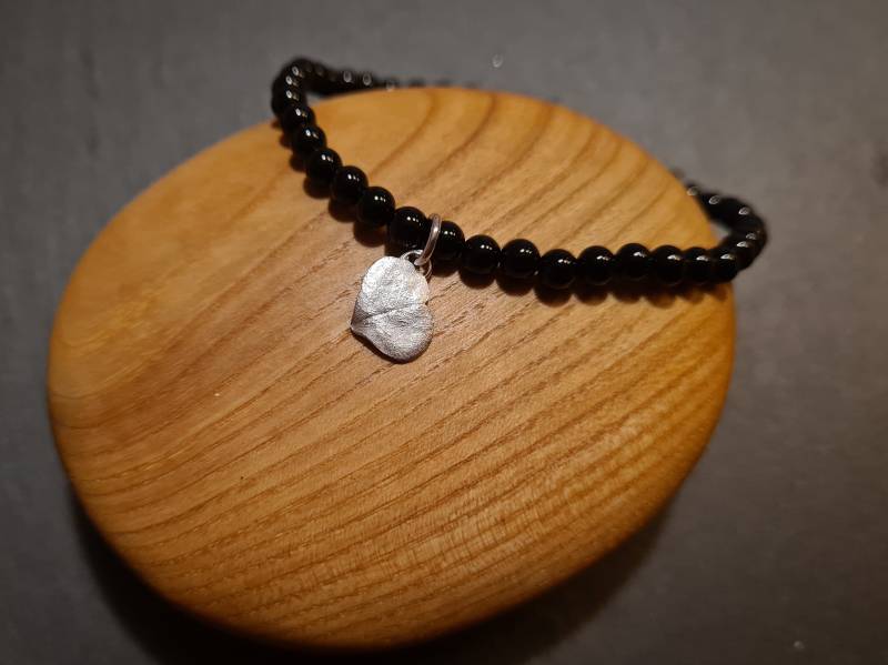 Armband Aus Onyxperlen Und Silbernem Holz Oxalis Leaflet von OzalieCreations