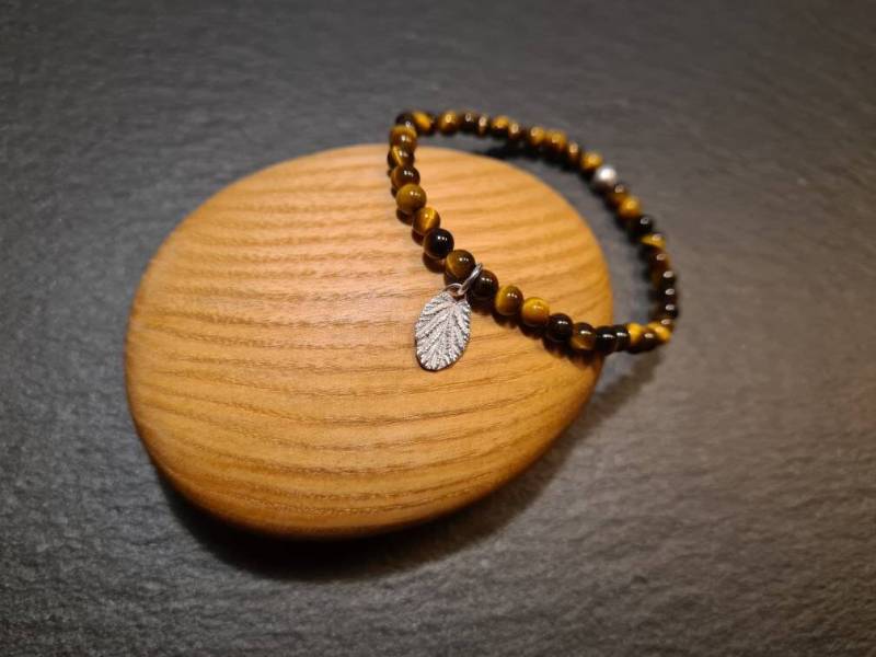 Armband Aus Tigeraugen Und Silbernem Haselnussblatt von OzalieCreations