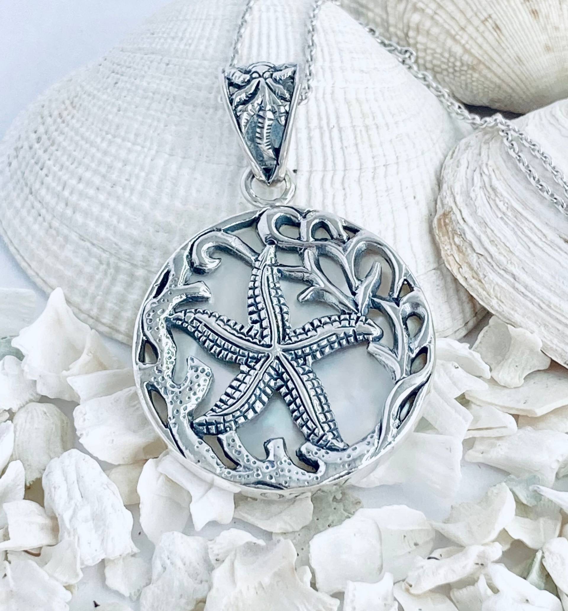 Seestern Anhänger Auf Perlmutt - Handgefertigt in Sterling Silber Seestern Anhänger Auf Perlmutt - Handgefertigt in Sterling Silber von Ozaydesigns