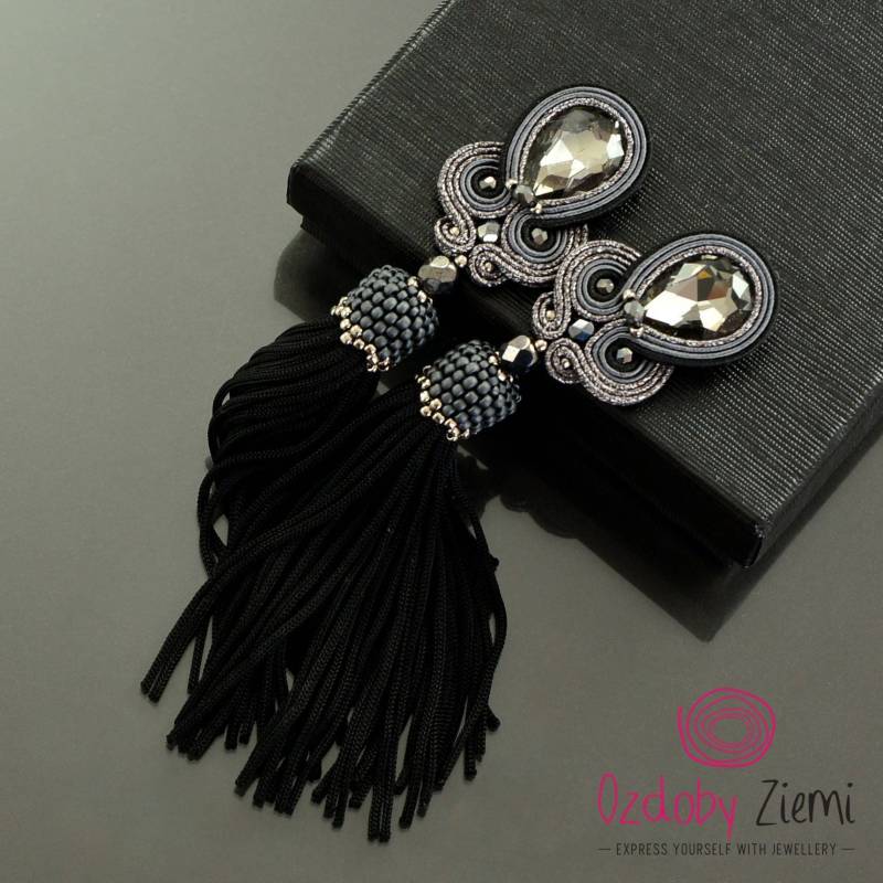 Graue Quastenohrringe, Lange Graue Soutacheohrringe Zum Aufstecken, Schwarze Fransenohrringe, Und Boho Ohrringe, Glänzende Ohrringe Schwarz von OzdobyZiemi
