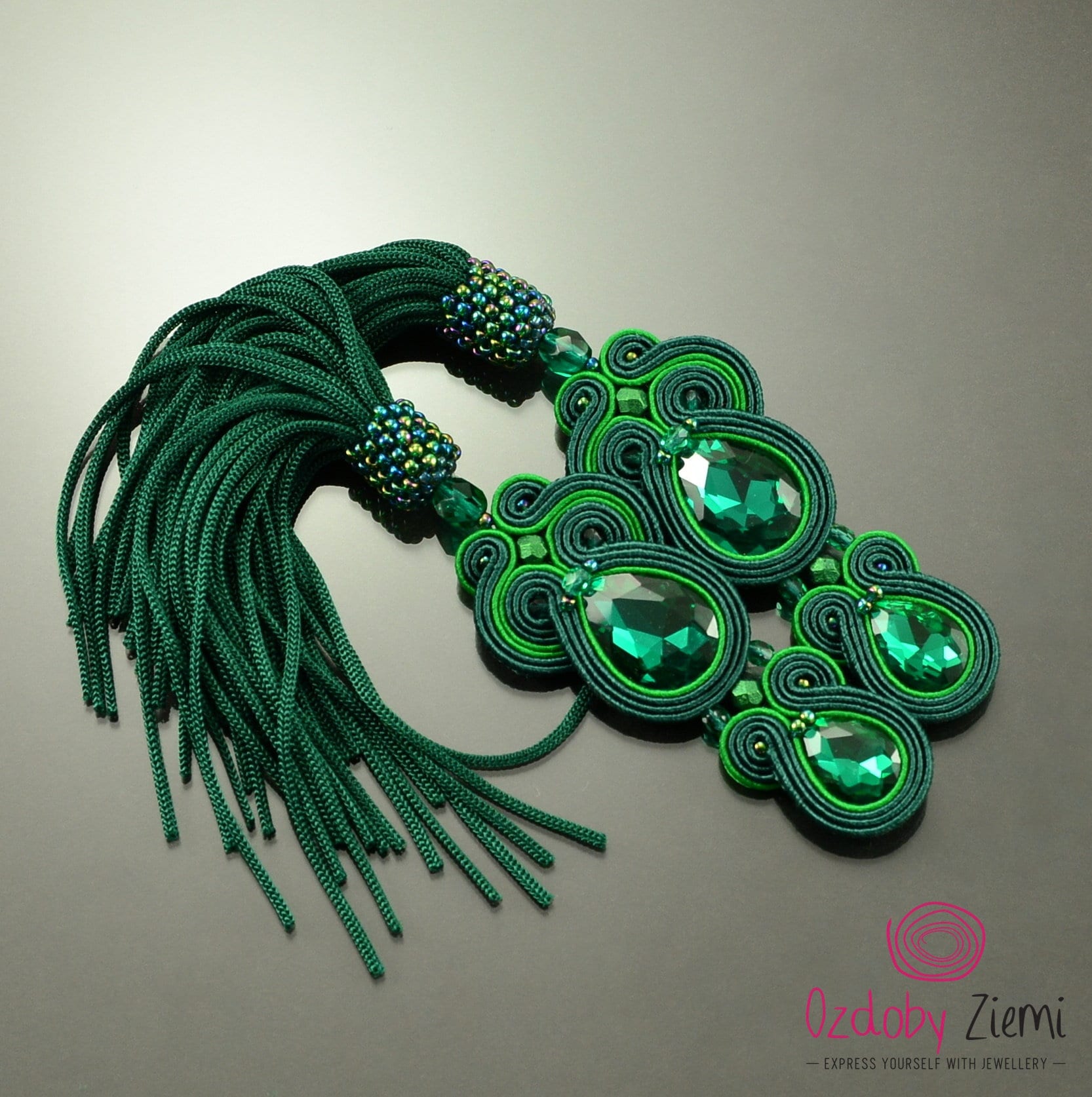 Grüne Quastenohrringe Smaragd Ii, Grüne Soutache-Ohrringe, Lange Boho-Ohrringe Statementohrringe Perlen-Quastenohrringe von OzdobyZiemi