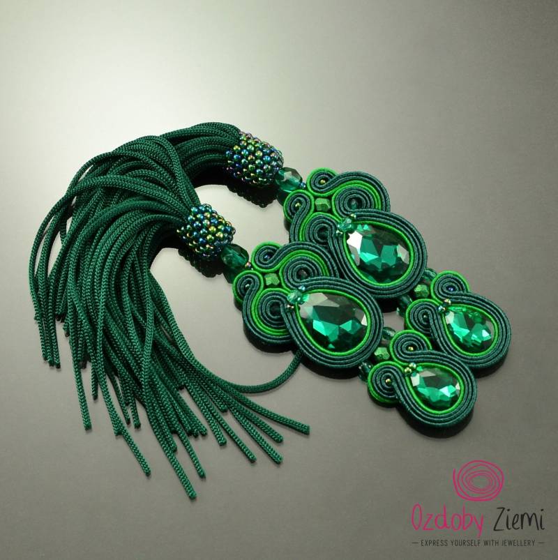 Grüne Quastenohrringe Smaragd Ii, Grüne Soutache-Ohrringe, Lange Boho-Ohrringe Statementohrringe Perlen-Quastenohrringe von OzdobyZiemi
