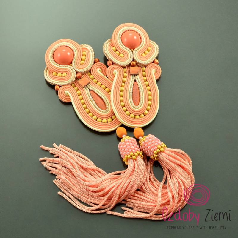 Pfirsich Quaste Ohrringe, Clips Quasten Pastell Creme Soutache Extra Lange Fransen Boho Statement Ohrringe von OzdobyZiemi