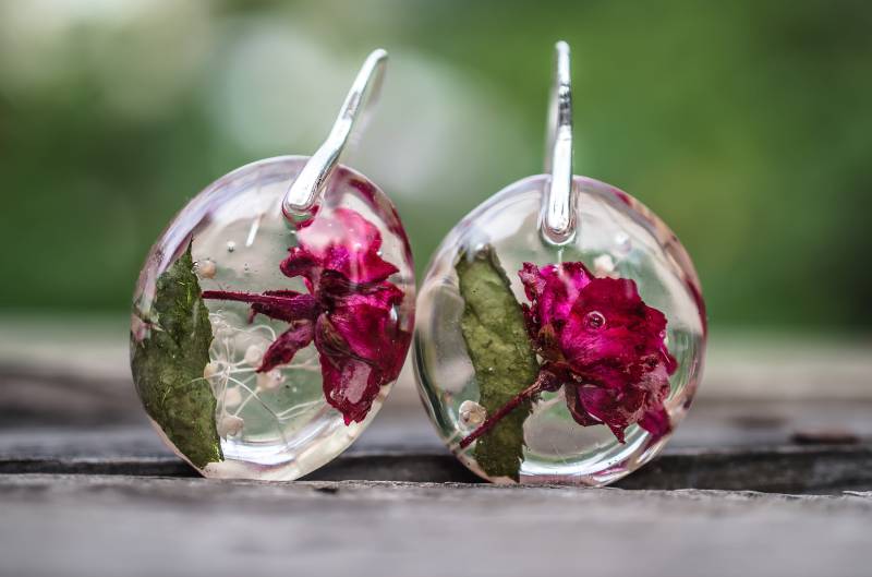 Handgemachte Harzohrringe Mit Echten Blumen - Adventskalenderfüller von PAGANEuniques