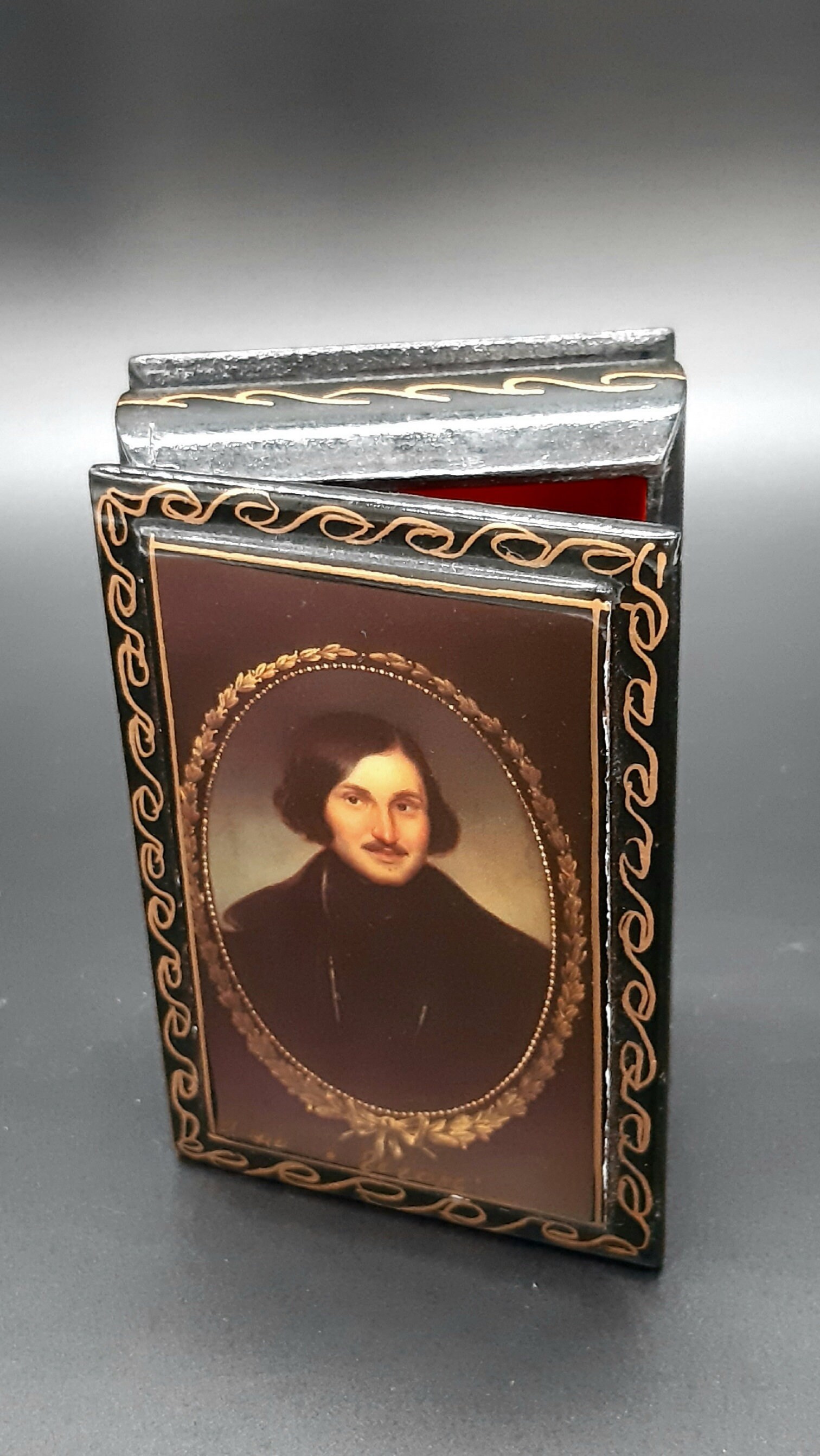 Lackdose Aus Russland/Handbemalt/Kunsthandwerk Osteuropa von PALAISdesMYSTERES