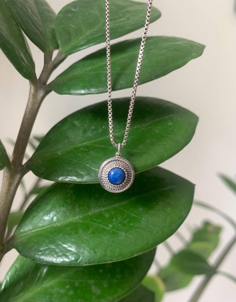 Silber Und Lapis Lazuli Halskette - Runder Anhänger Echter Stein Handgemacht in Den Usa Edelstein Royal Blau von PAMANOVA