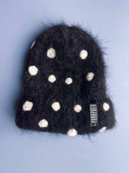 PANAPUFA Gepunktete Mütze aus Mohair und Alpaka von PANAPUFA