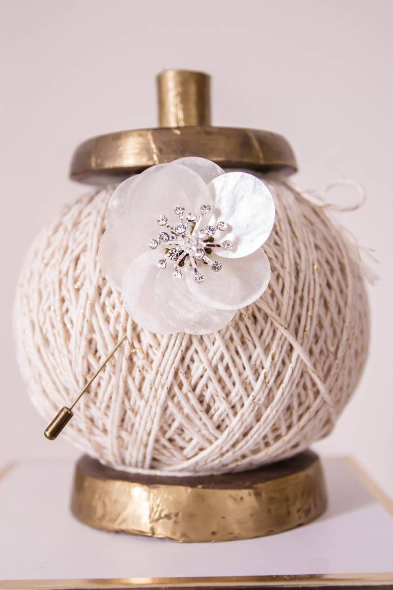Brosche - Corsage Natürliche Süßwasser Shell Blume, Boutineer, Handgemachte Brosche Brosche - Corsage Natürliche Süßwasser Shell Blume, Boutineer, Handgemachte Brosche von PANMILLI