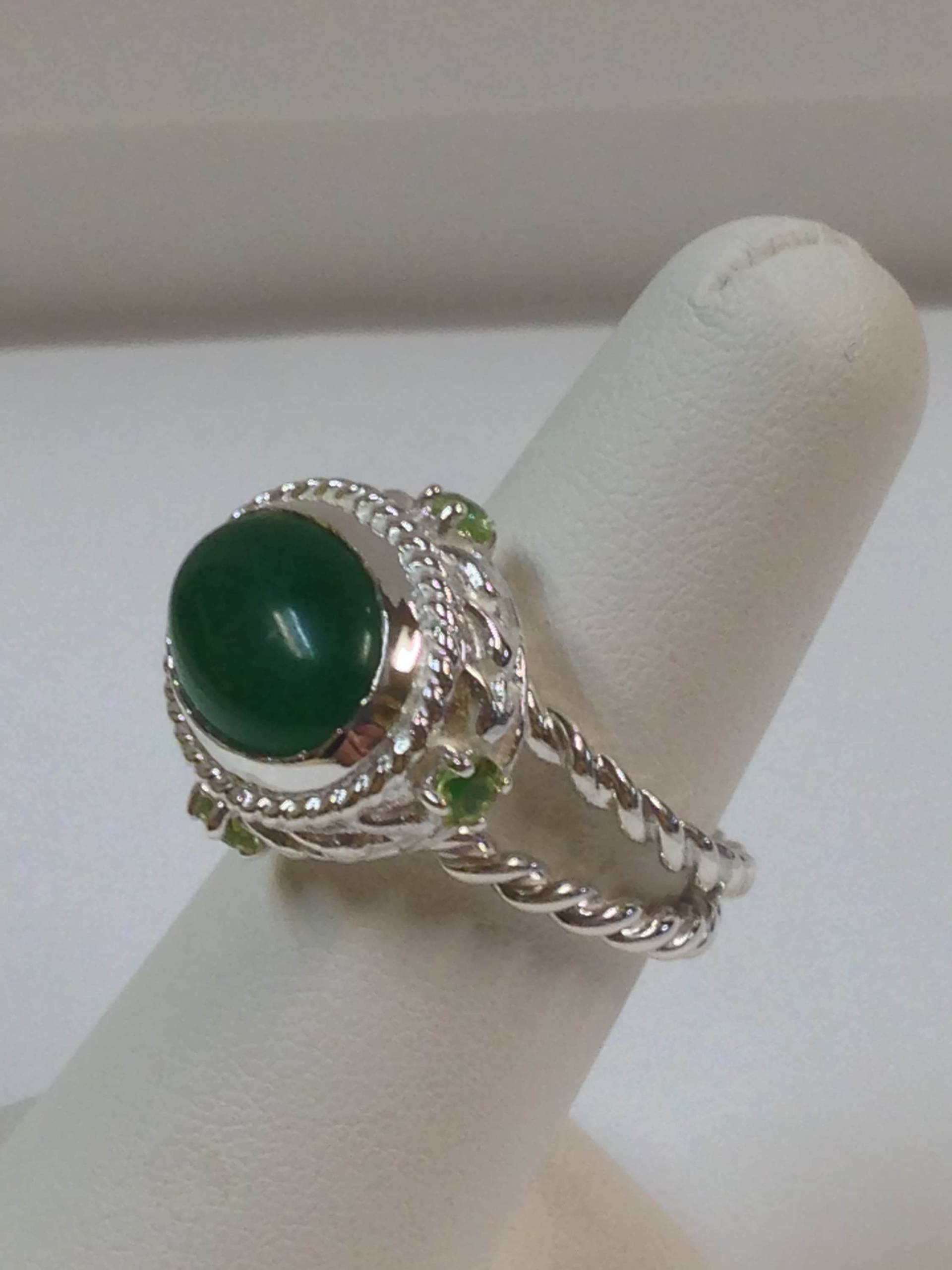 Natürliche Jade Mit Natürlichem Peridot Ring in 925 Sterling Silber von PANOHA