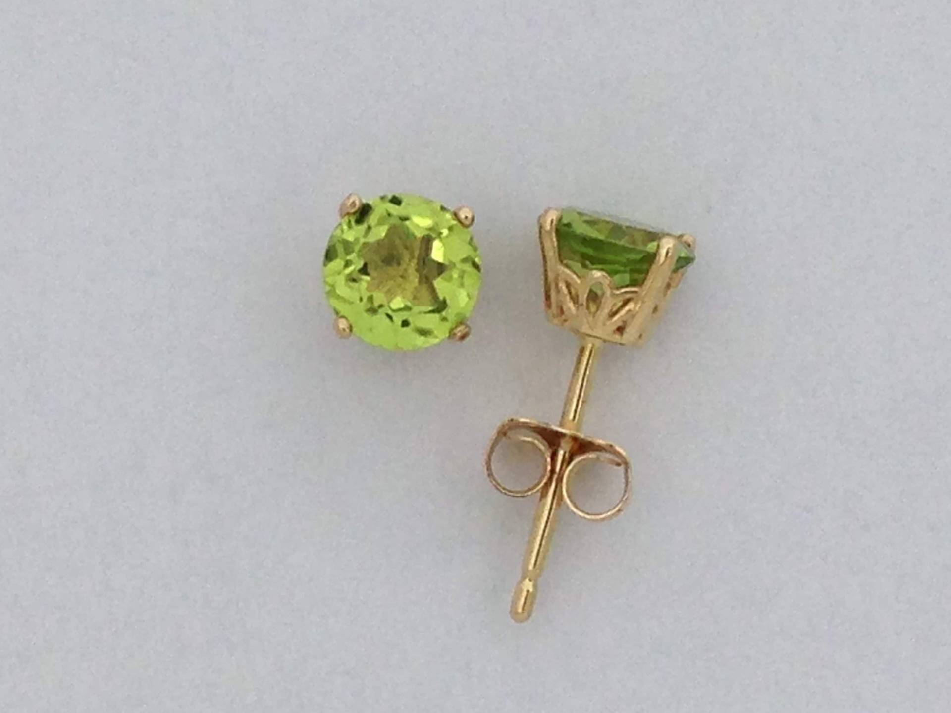 Natürliche Peridot Ohrstecker Massiv 14Kt Gelbgold von PANOHA