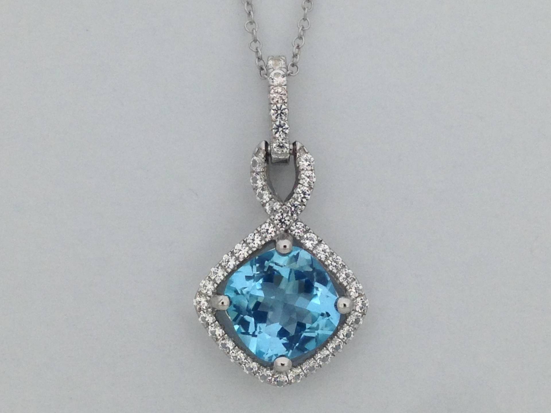 Natürlicher Blautopas Mit Weißem Saphir Anhänger 925 Sterling Silber von PANOHA