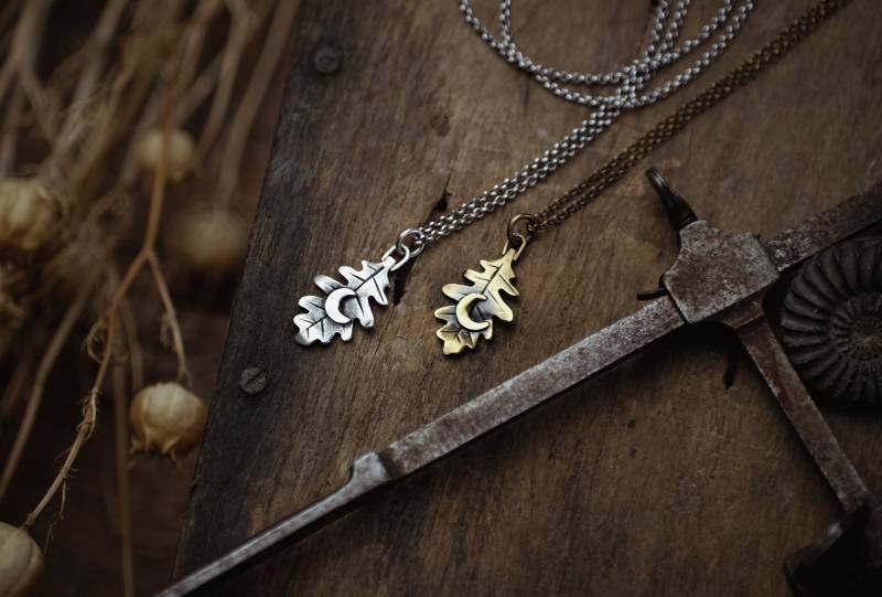 Eichenblatt Anhänger Aus Silber Mit Mond Detail Magisch Herbst von PARAFYNE