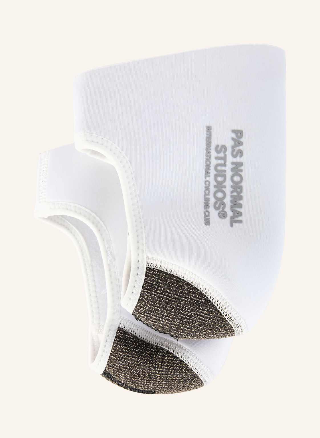 Pas Normal Studios Überschuhe Logo Toe weiss Pas Normal Studios Überschuhe Logo Toe weiss von PAS NORMAL STUDIOS