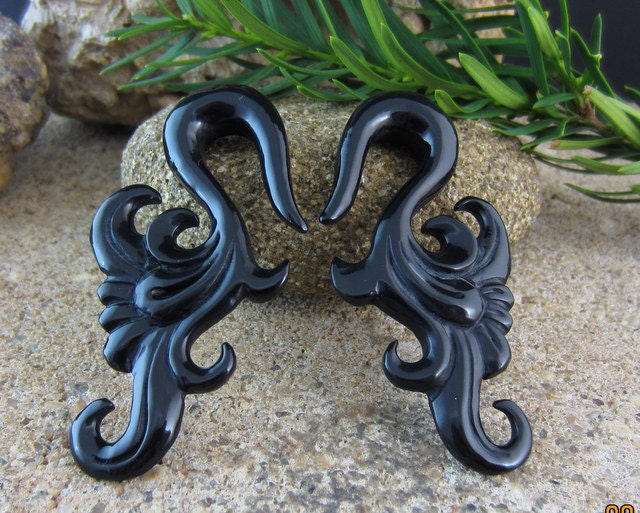 00G Geschnitzte Büffel Horn Gauged Ohrringe, Bio-Messgerät, Körper Piercing Schmuck L1830 von PASIRPUTIH