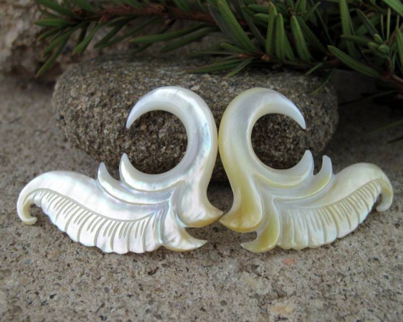 Ein Paar 2G Hand Geschnitzt Eperlpere, Hochzeit Messgeräte, Bio, Körperschmuck L2261 von PASIRPUTIH