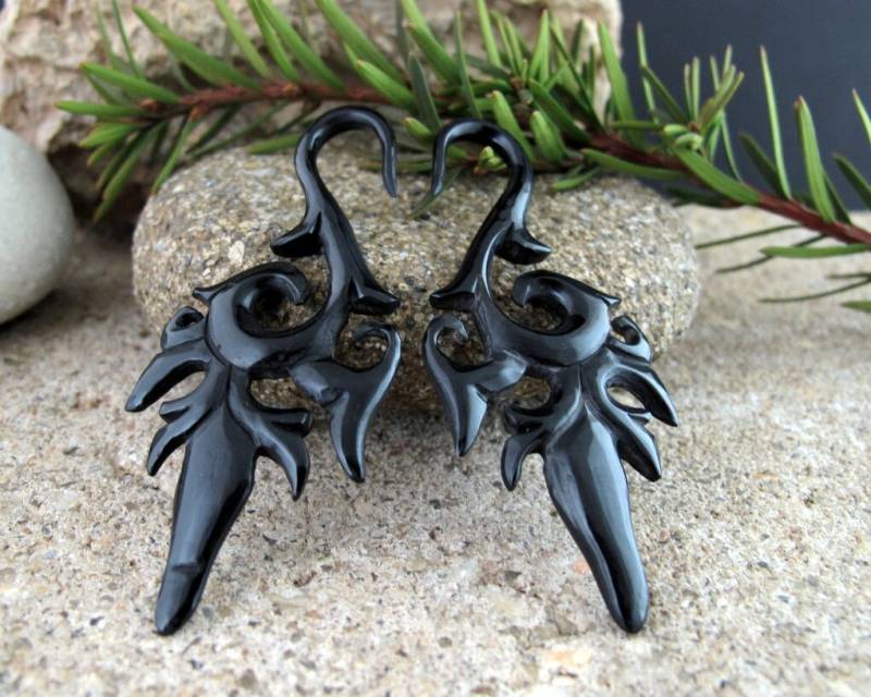 Ein Paar 8G Geschnitzt Buffalo Horn Gauged Ohrringe, Bio-Messgerät, Körper Piercing Schmuck L4233 von PASIRPUTIH